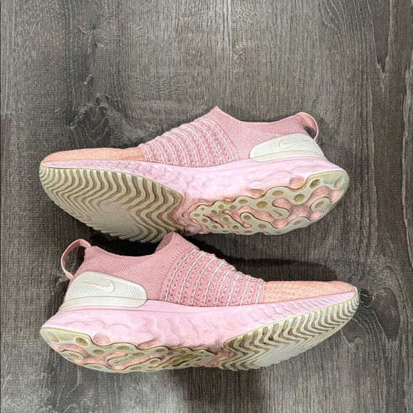 Nike React Phantom Flyknit Pink Shoes, Size 8.5 - Picture 2 of 6